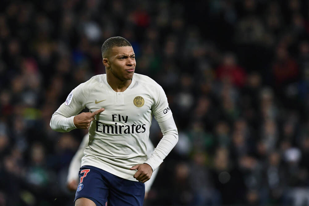 美股三大指数收盘均小幅下跌，大型科技股涨跌不一